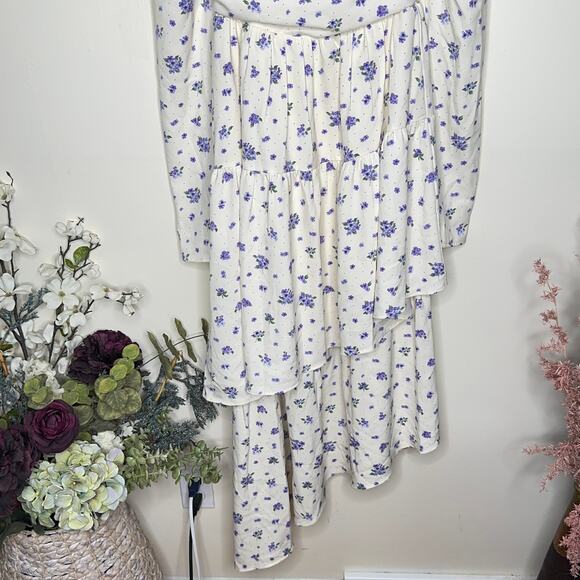 WEWOREWHAT Sammy Asymmetrical Dress Floral Ivory Purple {JJ17} - Picture 4 of 8